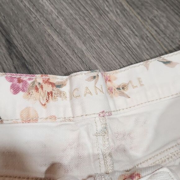 EUC American Eagle Pleated Mom Floral Jean Shorts - Picture 5 of 8